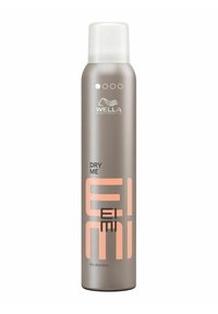 Wella EIMI spuitfles in metallic grijs met witte en perzikkleurige graphics. Bevat het label "Dry Me" en productbeschrijving aan de onderkant.