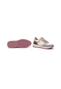 Zapatillas con una mezcla de tonos beige, gris y superposiciones en color teal. Presentan una suela de goma rosa, cordones y acentos texturizados en la parte superior.