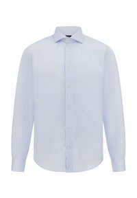 Camisa a rayas azul claro hecha de una tela suave, con un cuello clásico, botones en la parte frontal y mangas largas con puños abotonados.