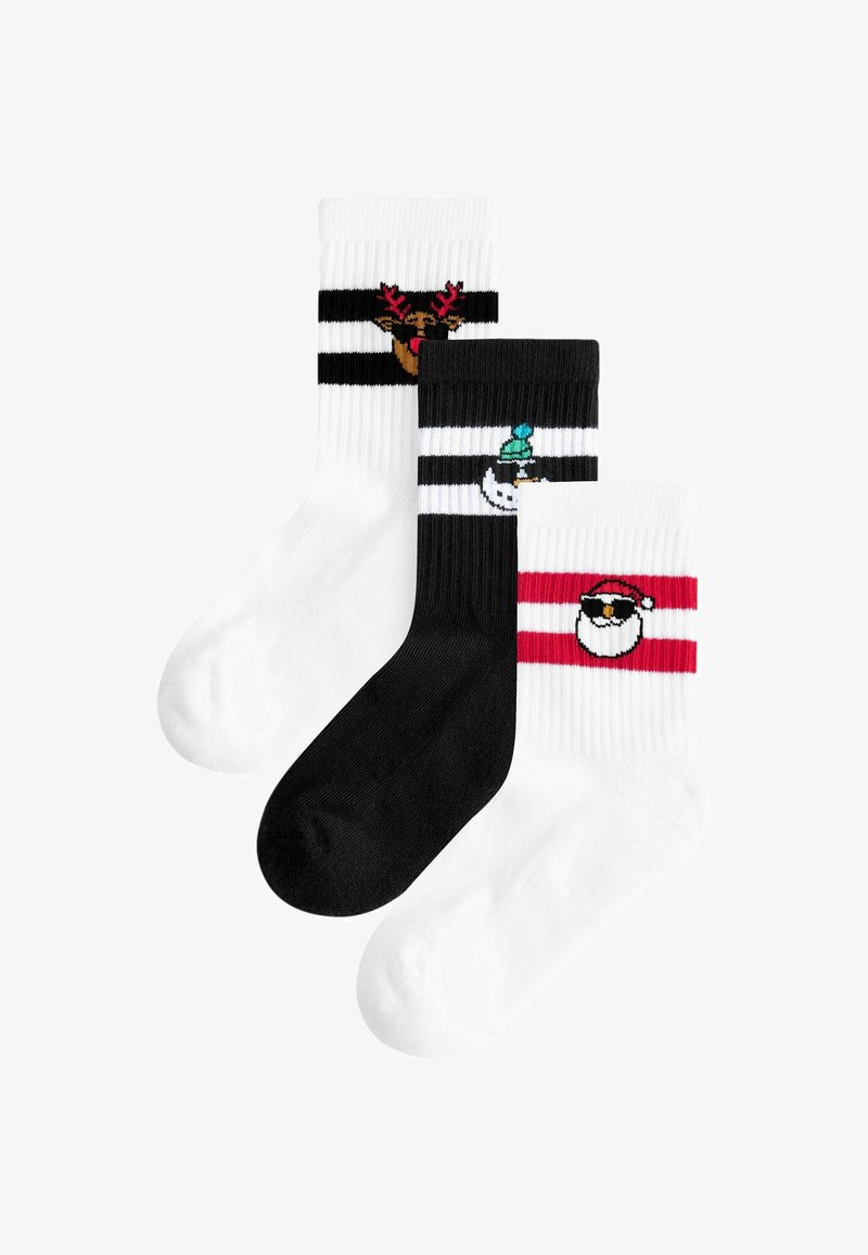 Drei Paar Crew-Socken in Schwarz, Weiß und Rot. Jedes Paar hat ein einzigartiges, von den Feiertagen inspiriertes Design: Rentier, Schneemann und Weihnachtsmann.