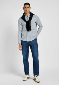 Lee LEE BUTTON DOWN - Skjorter - blue stripe