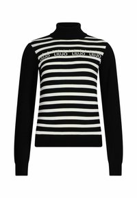 Maglione a collo alto a strisce bianche e nere con una texture a coste e strisce orizzontali, completo di un nastro con logo e perline decorativa sul petto.