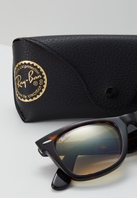 Ray-Ban WAYFARER UNISEX - Óculos de sol - crystal brown gradient