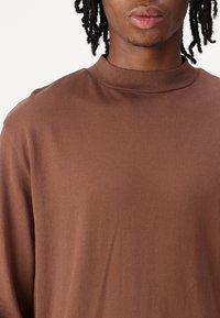 DRYKORN MORITZO - Topper langermet - brown