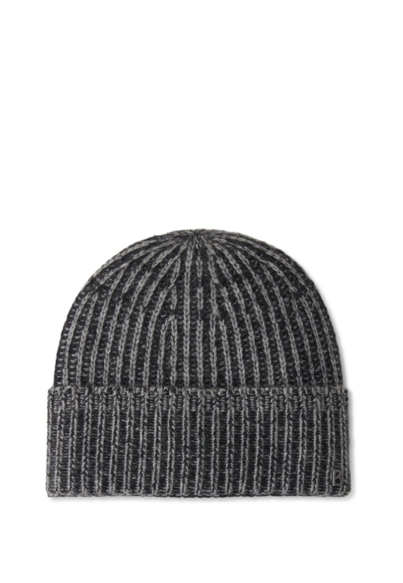 Strikket beanie-hat i mørkegrå med lysegrå striber. Har en ribbet tekstur og foldet skygge med et lille brandlogo på siden.