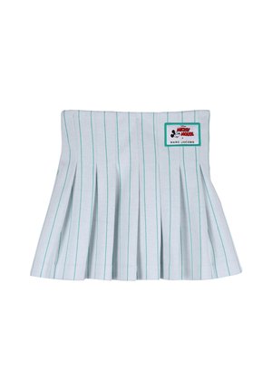 Jupe blanche plissée avec de fines rayures verticales vertes et un écusson portant l'inscription "Disney Mickey Mouse x Marc Jacobs" sur la taille.