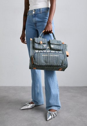 THE MEDIUM TOTE - Handtasche - sun faded denim