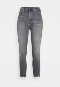 Jeans de mezclilla gris de talle alto con corte ajustado, que cuentan con un dobladillo desgastado y patrones de desvanecimiento sutiles, hechos de material elástico.