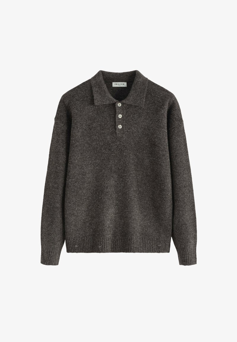 Pull en tricot gris foncé avec col, devant à trois boutons et poignets côtelés. Fabriqué en tissu doux et texturé.