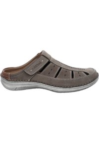 Graue Leder-Schlupfschuhe mit Auschnittdesign, kontrastierenden Nähten und flexiblem Sohlen. Mit einem braunen Akzent an der Ferse.