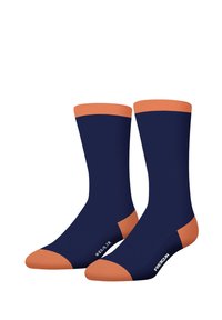 Chaussettes bleu marine avec des bords côtelés orange et des accents au niveau des orteils ; texture lisse ; logo imprimé près de la semelle.