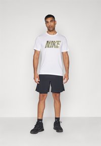 Nike Performance TEE CAMO - Camiseta deportiva - white