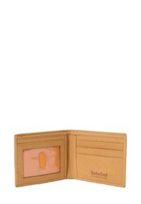 Portafoglio in pelle tan con molteplici slot per carte, finestra trasparente per l'ID e logo impresso. Texture liscia con cuciture a contrasto.