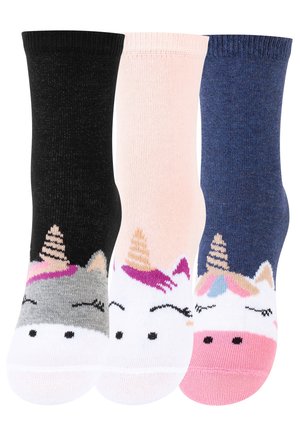Trois paires de chaussettes : noires, roses et bleu marine. Chacune arbore un motif de licorne au niveau des orteils avec des couleurs et des textures tricotées distinctes.