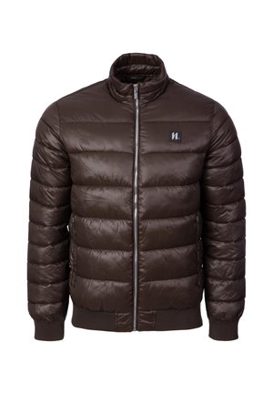 Ruskea toppatakki korkealla kauluksella, vetoketjulla ja sivutaskuilla. Takissa tikattu tekstuuri ja rintataskussa logopläli.