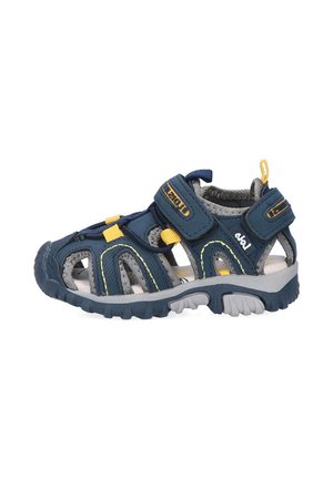 Sandalia infantil cerrada en azul y gris con acentos amarillos, correas ajustables de Velcro y suela resistente para actividades al aire libre.