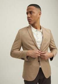 Thumbnail Image 7