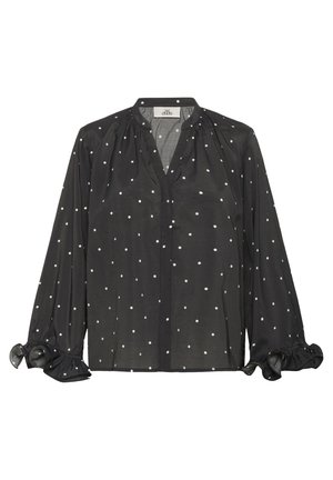 Črna prosojna bluzica s belimi pikami, V-izrezom, dolgimi rokavi z naborki na manšetah in diskretnimi naborki na ramenih.