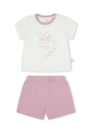 Camiseta blanca para bebé con ribete rosa y texto "this is our happy place" con diseño floral, combinada con pantalones cortos rosa sólido con cintura elástica.