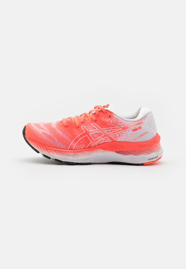 GEL-NIMBUS 23 TOKYO - Hardloopschoenen neutraal - white/sunrise red