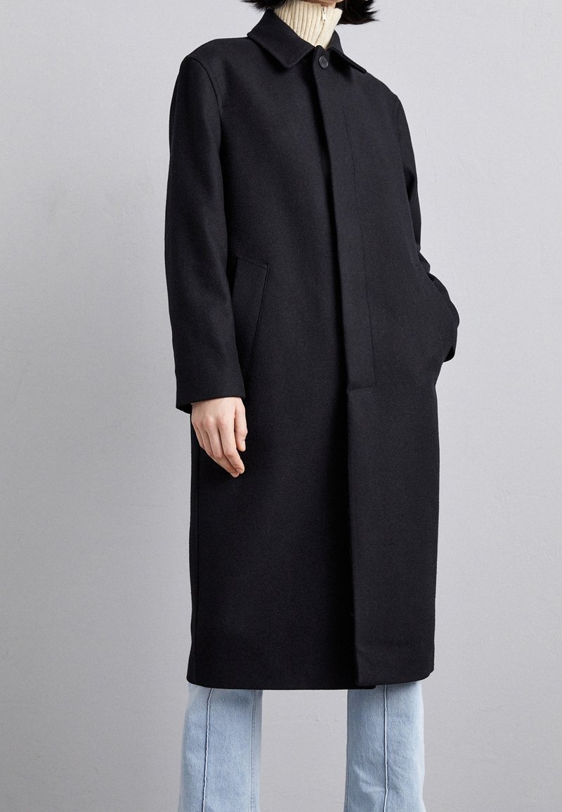 Filippa K Abrigo clásico - black