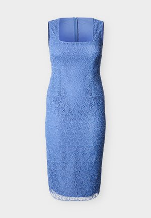 Rochie albastră fără mâneci, până la genunchi, din dantelă, cu decolteu pătrat și închidere cu fermoar la spate, prezentând un model sofisticat de dantelă florală.