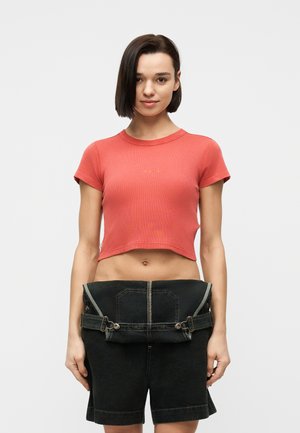 Navadna majica - cardinal