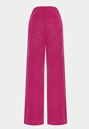Fuchsia wijde broek met een elastische tailleband, voorzien van een textuurontwerp dat op bladeren lijkt, vervaardigd van lichte stof.