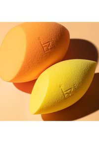 Thumbnail Image 11