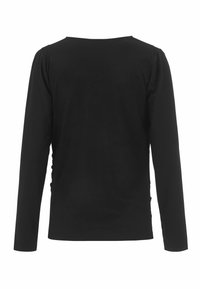 Schwarzes Langarmshirt aus glattem Stoff. Es hat einen runden Halsausschnitt und gekräuselte Details an den Seiten für eine figurbetonte Silhouette.