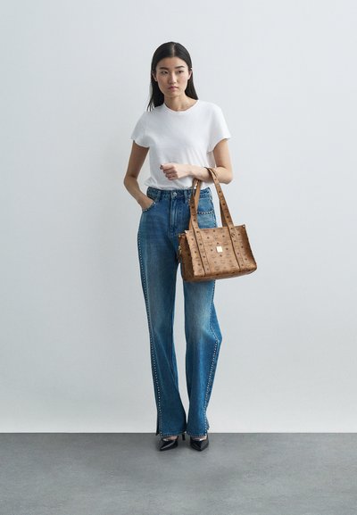 MCM AREN TOTE  - Τσάντα χειρός - cognac