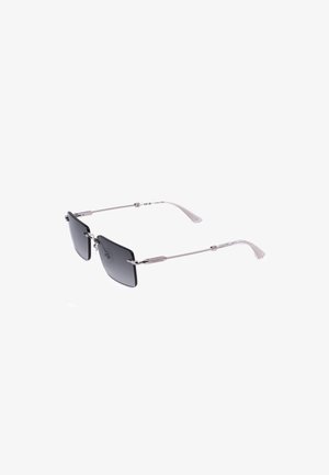 Lunettes de soleil rectangulaires sans monture avec branches fines en métal argenté et verres à dégradé gris foncé sur fond blanc.