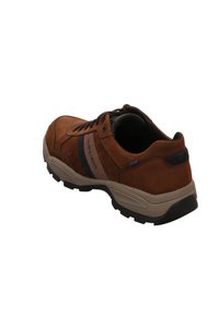 Braune Ledersneaker mit einer strukturierten Oberfläche, die dunkel- und hellfarbene Akzentstreifen aufweist, einer robusten Gummisohle und einem abgerundeten Absatz.
