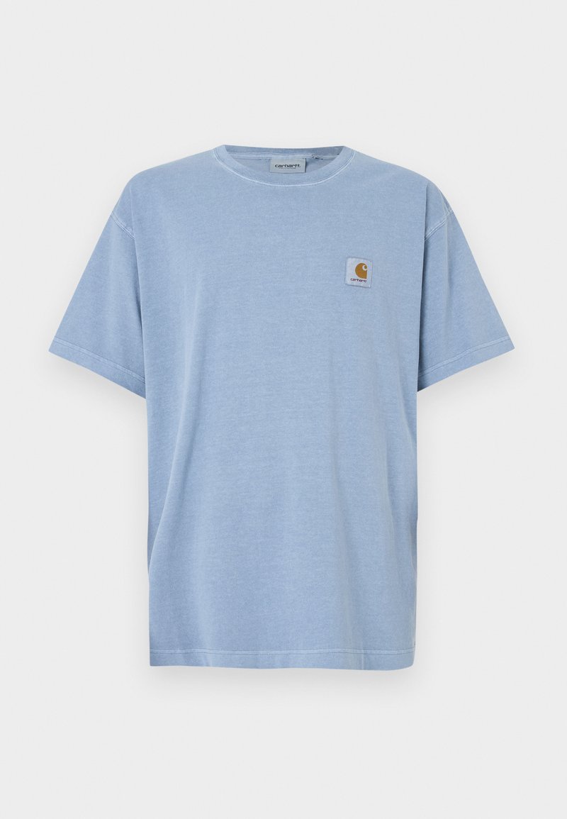 T-shirt en coton bleu clair à manches courtes, col rond, avec une petite étiquette logo carrée comportant une lettre « C » stylisée sur la poitrine.