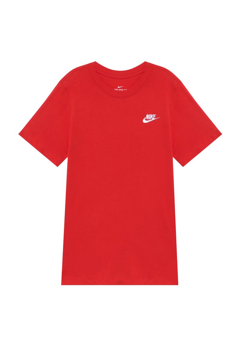 Rood katoenen T-shirt met korte mouwen, ronde hals en een wit Nike-logo gedrukt op het bovenste linkerborstgebied. Gladde textuur.