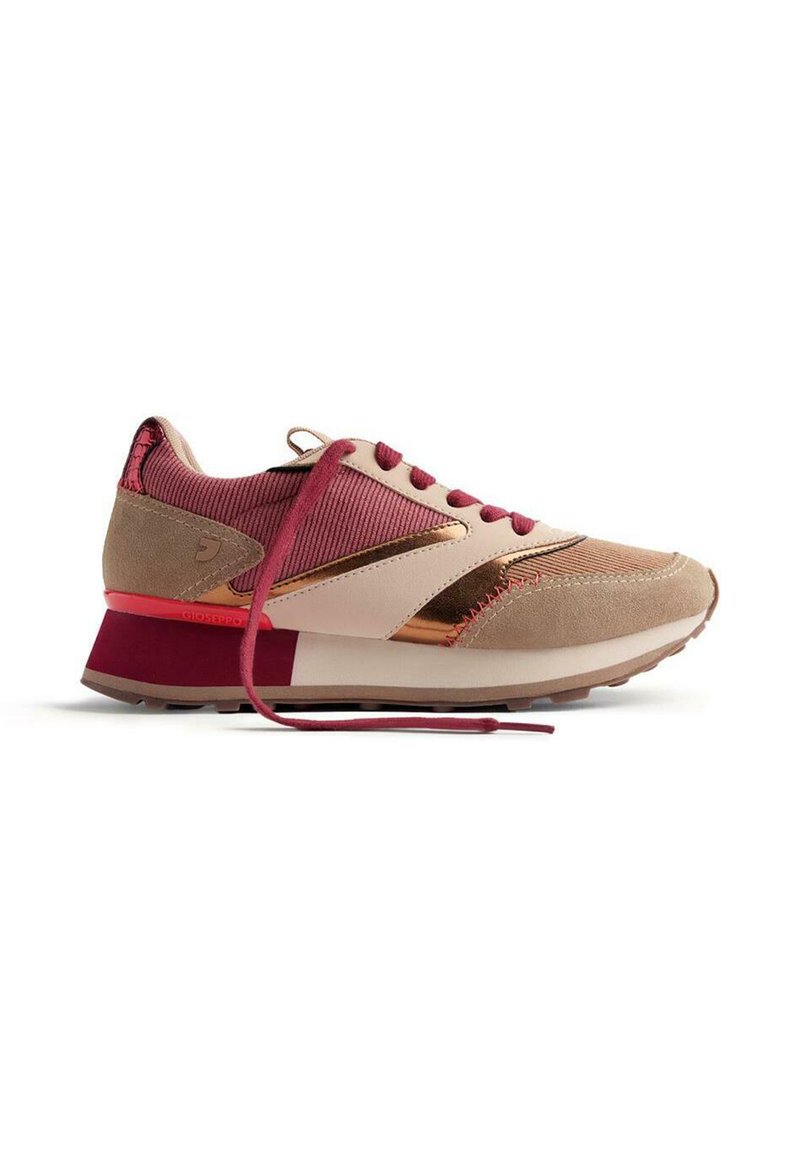 Sneaker caratterizzata da un mix di materiali rosa, borgogna e oro rosa. Parte superiore in suede e tessuto con lacci rossi piatti e accenti testurizzati.