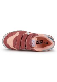 MUNICH MINI GOAL VCO - Zapatillas de entrenamiento - rosa