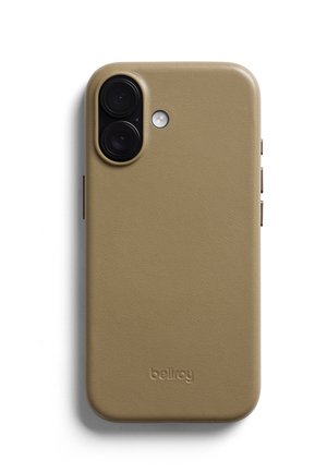 Smartphone con doppia fotocamera posteriore e flash, coperto da una custodia protettiva beige liscia e opaca con marchio "bellroy".