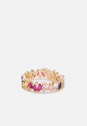 Bague en or avec des pierres précieuses rectangulaires alternées rose, rouge, jaune, bleue et transparente dans un design en bande continue.