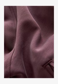 Selezionato, plum purple