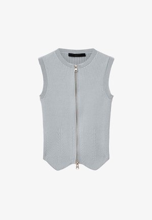 Hellgraue, gerippte Strickweste ohne Ärmel mit silbernem Reißverschluss vorne und rundem Halsausschnitt, mit leicht gewelltem Saum.