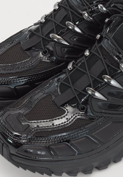 MM6 Maison Margiela MM6 X SALOMON - Sneaker low - black/quiet shade