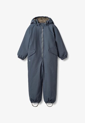 Sivý tepelne izolovaný overal s predným zipsom, elastickými manžetami a dvoma bočnými vreckami. Má kapucňu a textúrovanú vnútornú podšívku.