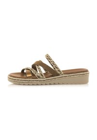 Sandalia cuña marrón con tiras trenzadas, plantilla de cuero y suela texturizada beige. Presenta un acento parecido a una cuerda alrededor de la suela.