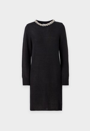 Czarna dzianinowa sukienka z długimi rękawami, textured fabric and a decorative beaded collar. Prosta, prosta sylwetka. Bez wzorów ani dodatkowych akcentów.