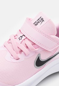 Nike Performance Zapatillas running asfalto - pink