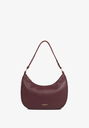 Borsa hobo in pelle borgogna con una texture liscia, una sola tracolla regolabile e dettagli in metallo dorato; presenta un logo del marchio discreto sul fronte.