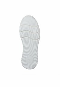 Semelle de chaussure en caoutchouc blanc avec un motif de semelle ondulé et un petit logo circulaire. Texture lisse avec des zones surélevées pour une adhérence.