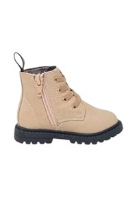 Stivaletto in tessuto beige chiaro con cerniera laterale, punta tonda, tomaia texturizzata e suola in gomma nera. Presenta lacci e una linguetta per la presa.