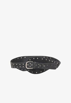 Čierny semišový opasok s viacerými kovovými očkami, obľúbenou striebornou prackou v tvare kruhu a zužujúcim sa koncom, navrhnutý na nastaviteľné prispôsobenie.